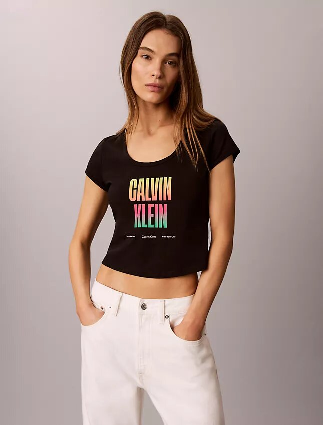 Camiseta Pride de cuello redondo ajustado Camiseta Pride de cuello redondo ajustado