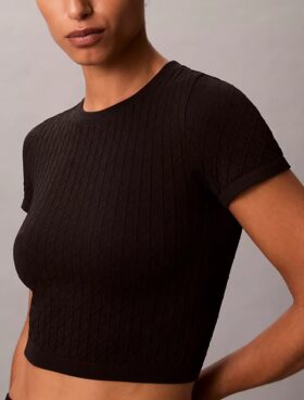 Camiseta sin costuras con emblema acanalado
