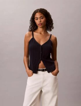 Camiseta sin mangas con botones de ganchillo