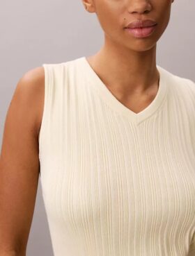 Camiseta sin mangas con cuello en V de canalé