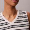 Camiseta sin mangas con cuello en V de canalé