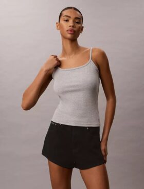 Camiseta sin mangas con ribete