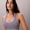 Camiseta sin mangas de algodón con ribete contorneado