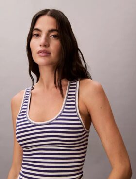 Camiseta sin mangas de algodón con ribete contorneado
