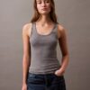 Camiseta sin mangas de algodón con ribete contorneado