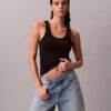 Camiseta sin mangas de algodón con ribete contorneado