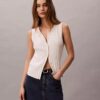 Camiseta sin mangas de algodón liso con cuello acanalado y botones
