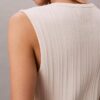Camiseta sin mangas de algodón liso con cuello acanalado y botones