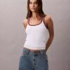 Camiseta sin mangas de canalé con ribete en contraste