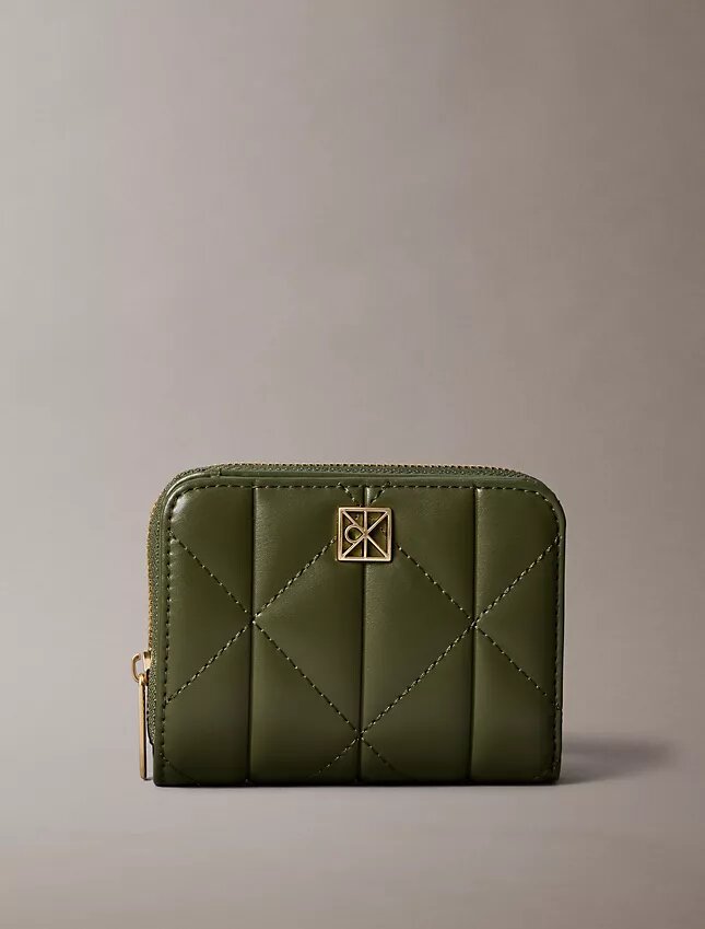 Cartera con solapa y cremallera con logotipo acolchado Cartera con solapa y cremallera con logotipo acolchado