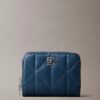 Cartera con solapa y cremallera con logotipo acolchado Cartera con solapa y cremallera con logotipo acolchado