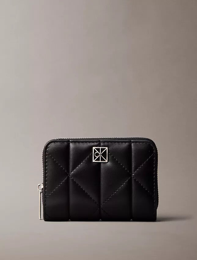 Cartera con solapa y cremallera con logotipo acolchado Cartera con solapa y cremallera con logotipo acolchado