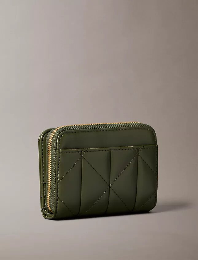 Cartera con solapa y cremallera con logotipo acolchado Cartera con solapa y cremallera con logotipo acolchado