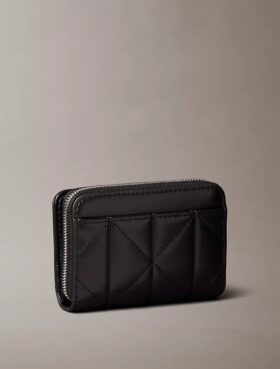 Cartera con solapa y cremallera con logotipo acolchado
