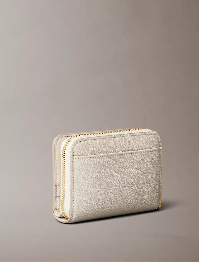 Cartera con solapa y cremallera Minimal Monogram Cartera con solapa y cremallera Minimal Monogram