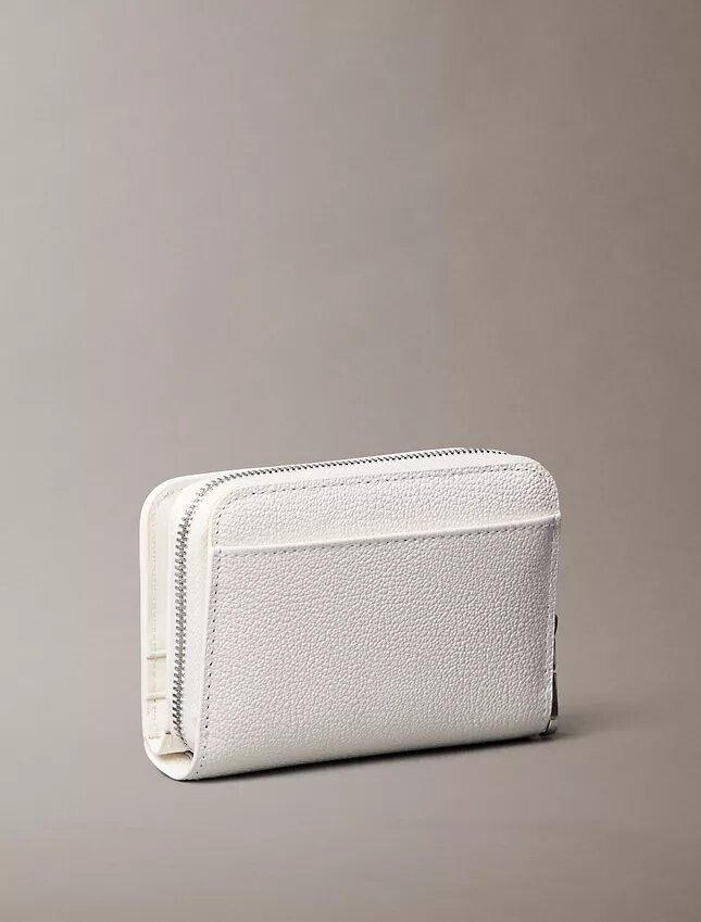 Cartera con solapa y cremallera Minimal Monogram Cartera con solapa y cremallera Minimal Monogram
