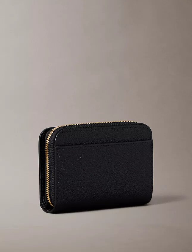 Cartera con solapa y cremallera Minimal Monogram Cartera con solapa y cremallera Minimal Monogram