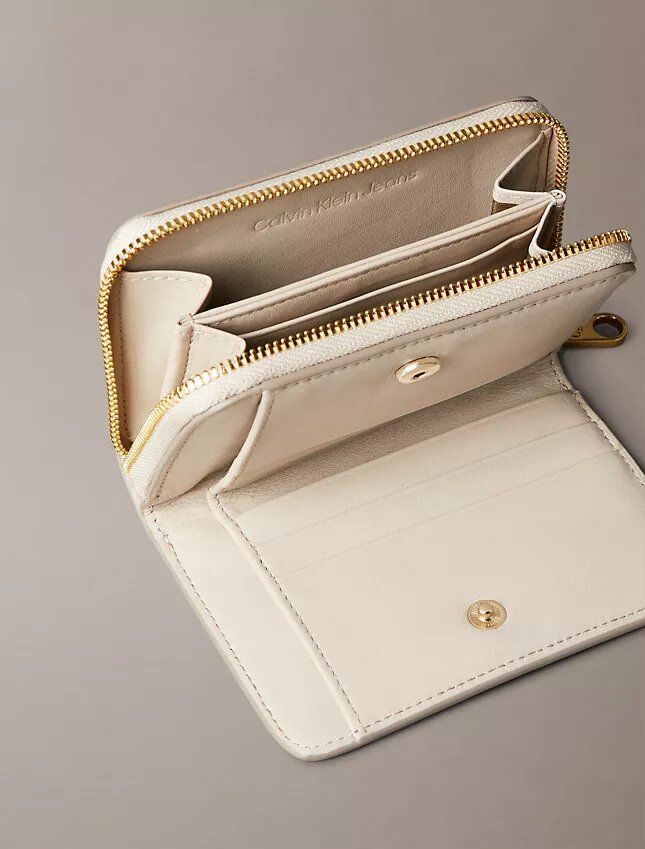 Cartera con solapa y cremallera Minimal Monogram Cartera con solapa y cremallera Minimal Monogram