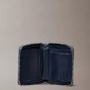 Cartera cuadrada con cremallera y logotipo metalizado
