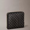 Cartera cuadrada con cremallera y Monogram en toda la superficie Cartera cuadrada con cremallera y Monogram en toda la superficie