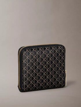 Cartera cuadrada con cremallera y Monogram en toda la superficie