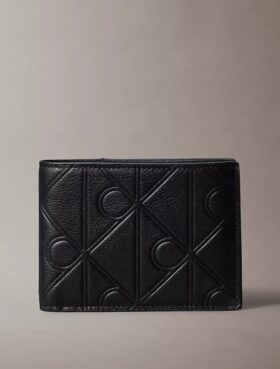 Cartera de tres pliegues con logotipo en relieve