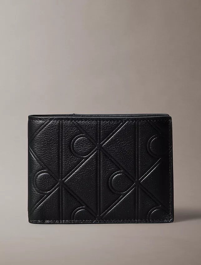 Cartera de tres pliegues con logotipo en relieve Cartera de tres pliegues con logotipo en relieve