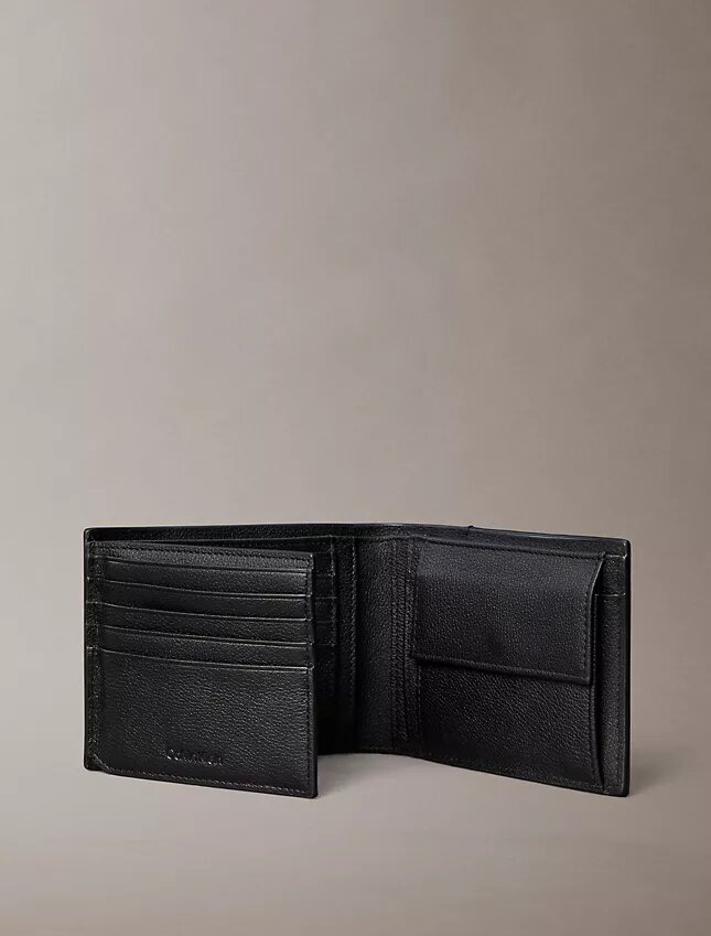 Cartera de tres pliegues con logotipo en relieve Cartera de tres pliegues con logotipo en relieve