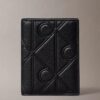 Cartera delgada plegable con logotipo en relieve Cartera delgada plegable con logotipo en relieve