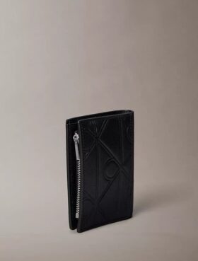Cartera delgada plegable con logotipo en relieve