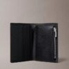Cartera delgada plegable con logotipo en relieve Cartera delgada plegable con logotipo en relieve