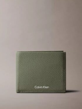 Cartera doble de piel con grano de guijarro