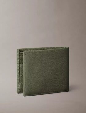 Cartera doble de piel con grano de guijarro