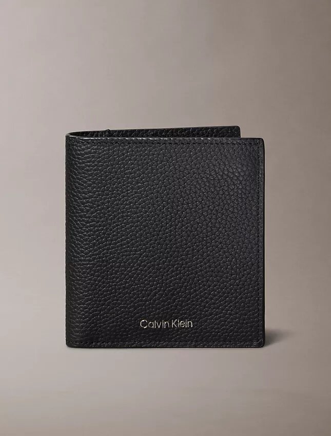 Cartera doble delgada con logotipo en relieve metalizado Cartera doble delgada con logotipo en relieve metalizado