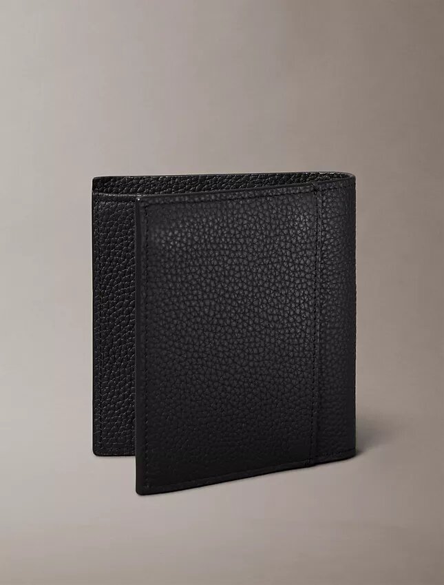Cartera doble delgada con logotipo en relieve metalizado Cartera doble delgada con logotipo en relieve metalizado