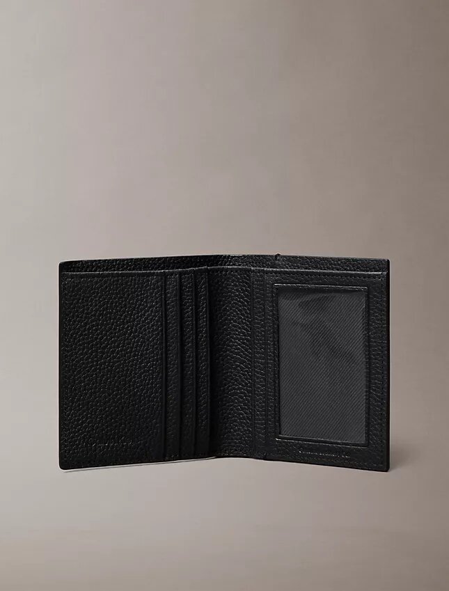 Cartera doble delgada con logotipo en relieve metalizado Cartera doble delgada con logotipo en relieve metalizado