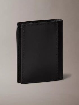 Cartera doble delgada con placa de cuero con el logotipo