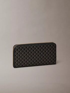Cartera larga con cremallera y logotipo