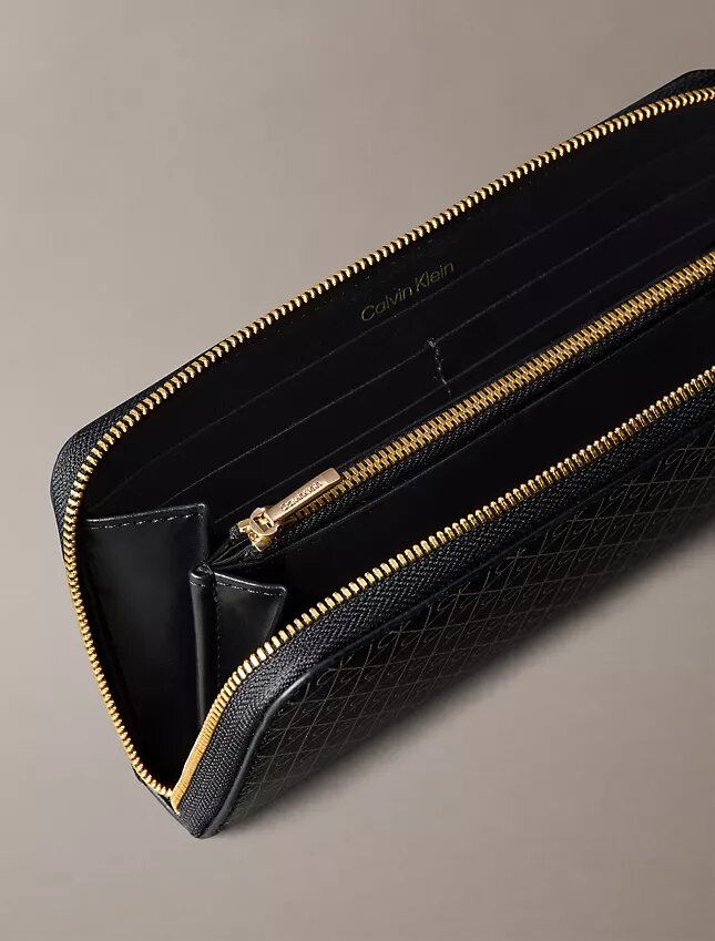 Cartera larga con cremallera y logotipo Cartera larga con cremallera y logotipo