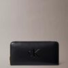 Cartera larga con cremallera y Monogram en negrita Cartera larga con cremallera y Monogram en negrita
