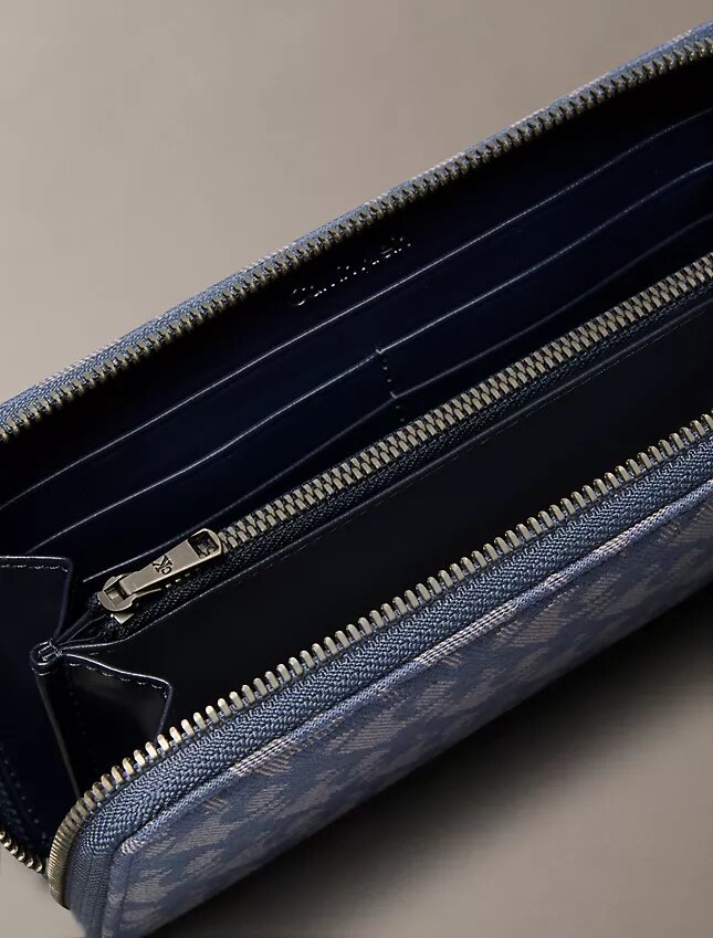 Cartera larga con cremallera y Monogram integral Cartera larga con cremallera y Monogram integral