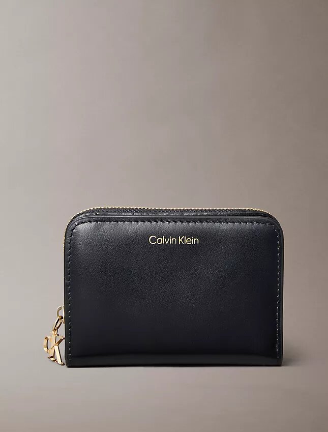 Cartera mediana de cuero con cremallera Cartera mediana de cuero con cremallera