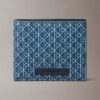 Cartera plegable con el logotipo del emblema por toda la superficie y compartimento para monedas
