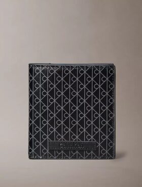 Cartera plegable con emblema