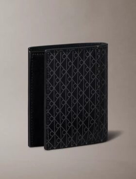 Cartera plegable con emblema