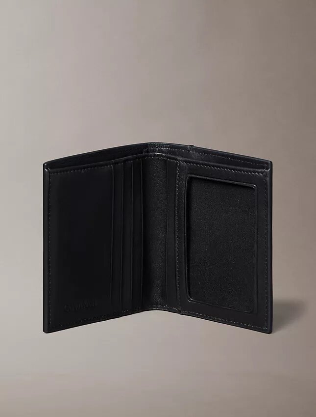 Cartera plegable con emblema Cartera plegable con emblema