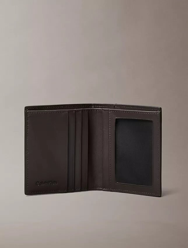 Cartera plegable con emblema Cartera plegable con emblema
