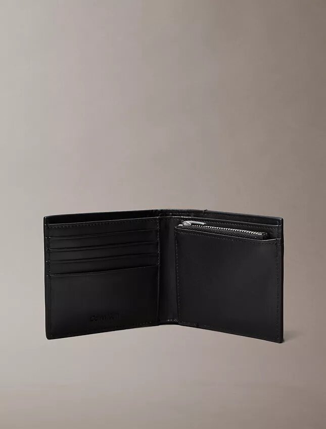 Cartera plegable con emblema y tarjetero Cartera plegable con emblema y tarjetero