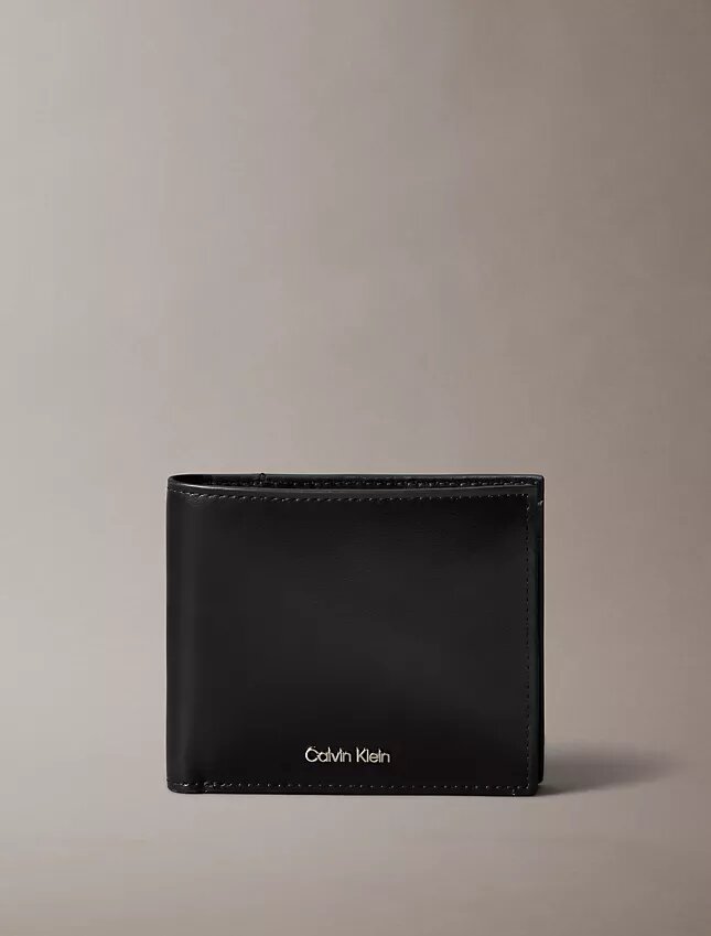 Cartera plegable con logotipo en relieve y compartimento para monedas Cartera plegable con logotipo en relieve y compartimento para monedas