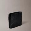 Cartera plegable con logotipo en relieve y compartimento para monedas Cartera plegable con logotipo en relieve y compartimento para monedas